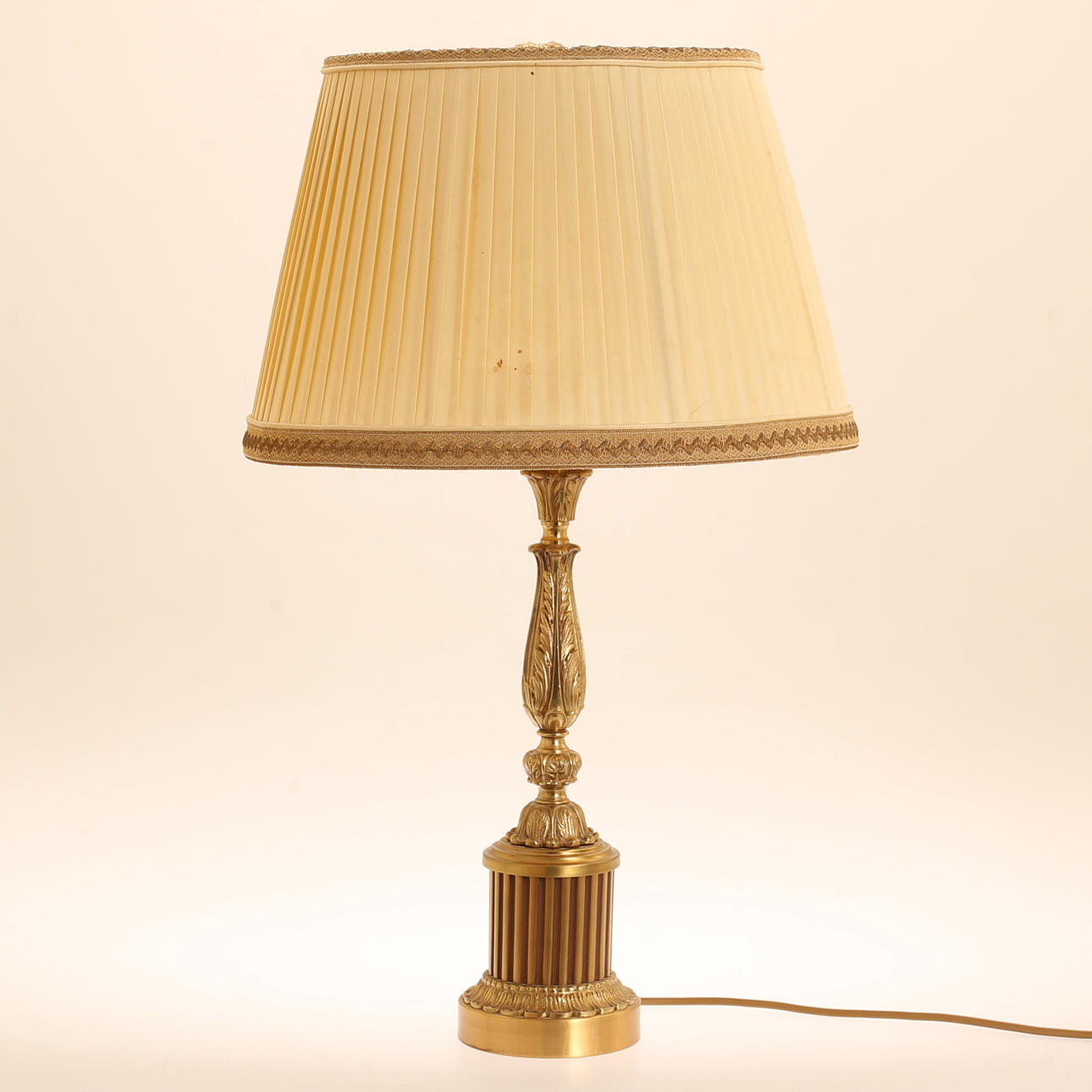 Eine Tischlampe, Einar Bäckström, Messing, 20. Jahrhundert.