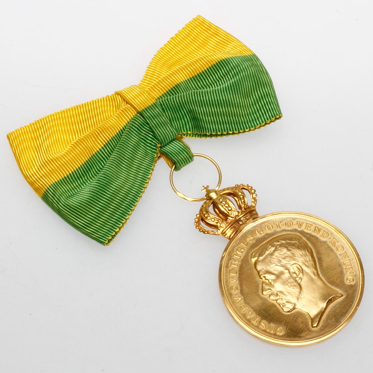 MEDALJ, guld, Kungliga Patriotiska Sällskapet, vikt inkl. ripsband ca 27,3 g.