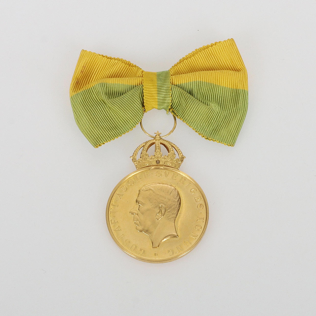 MEDAL OF MERIT, 23K gold, Gustaf VI Adolf, Royal Patriotic Society ...