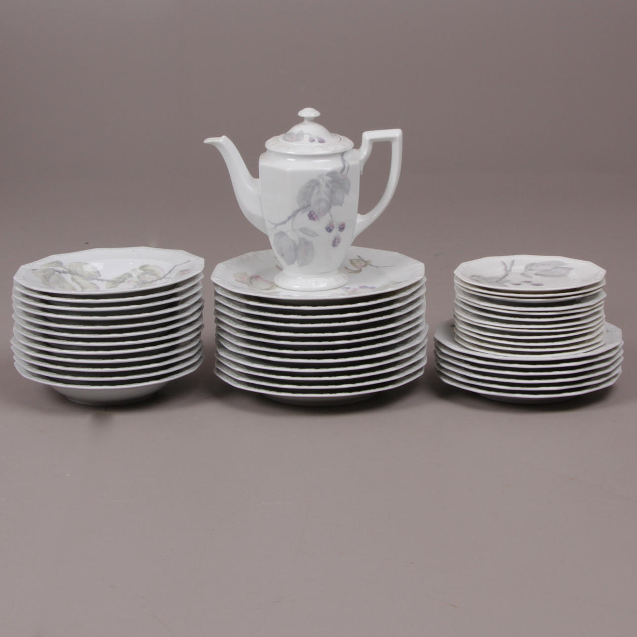 MATSERVIS, porslin, 43 delar, "Maria Björnbär" Rosenthal.