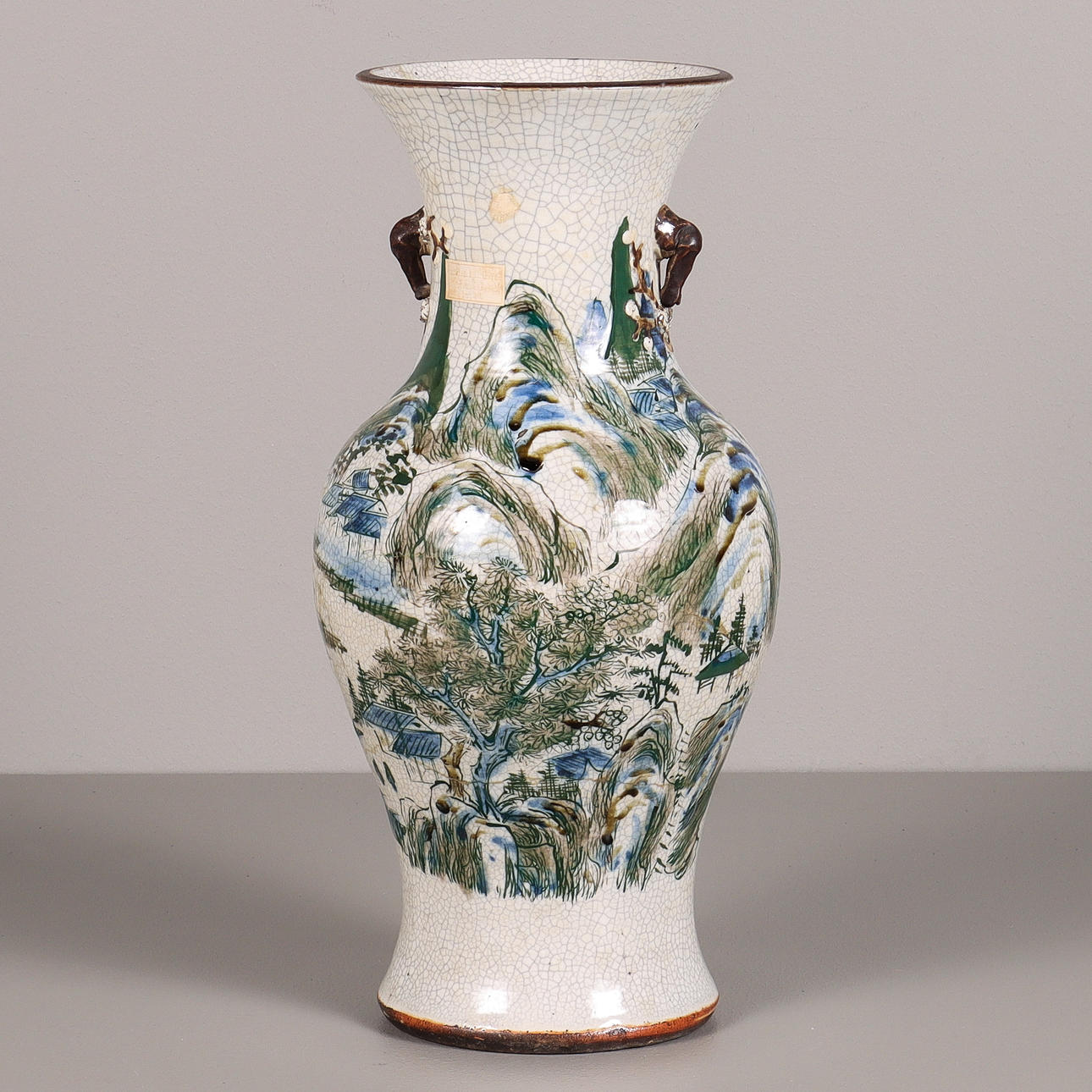 GOLVURNA Kina, med lackstämpel.