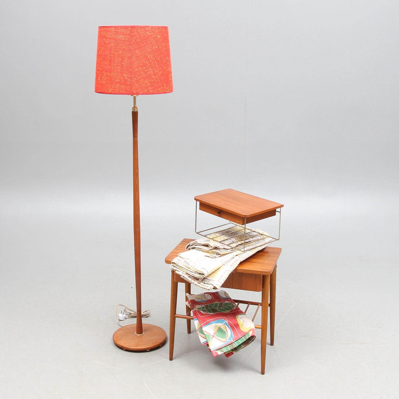 LAMPA, HYLLA, BORD, TEXTILIER, 1950/60-tal.