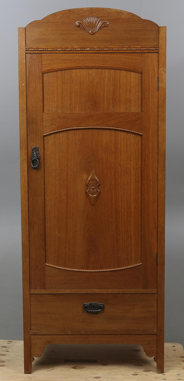 KLÄDSKÅP, jugend, tidigt 1900-tal.