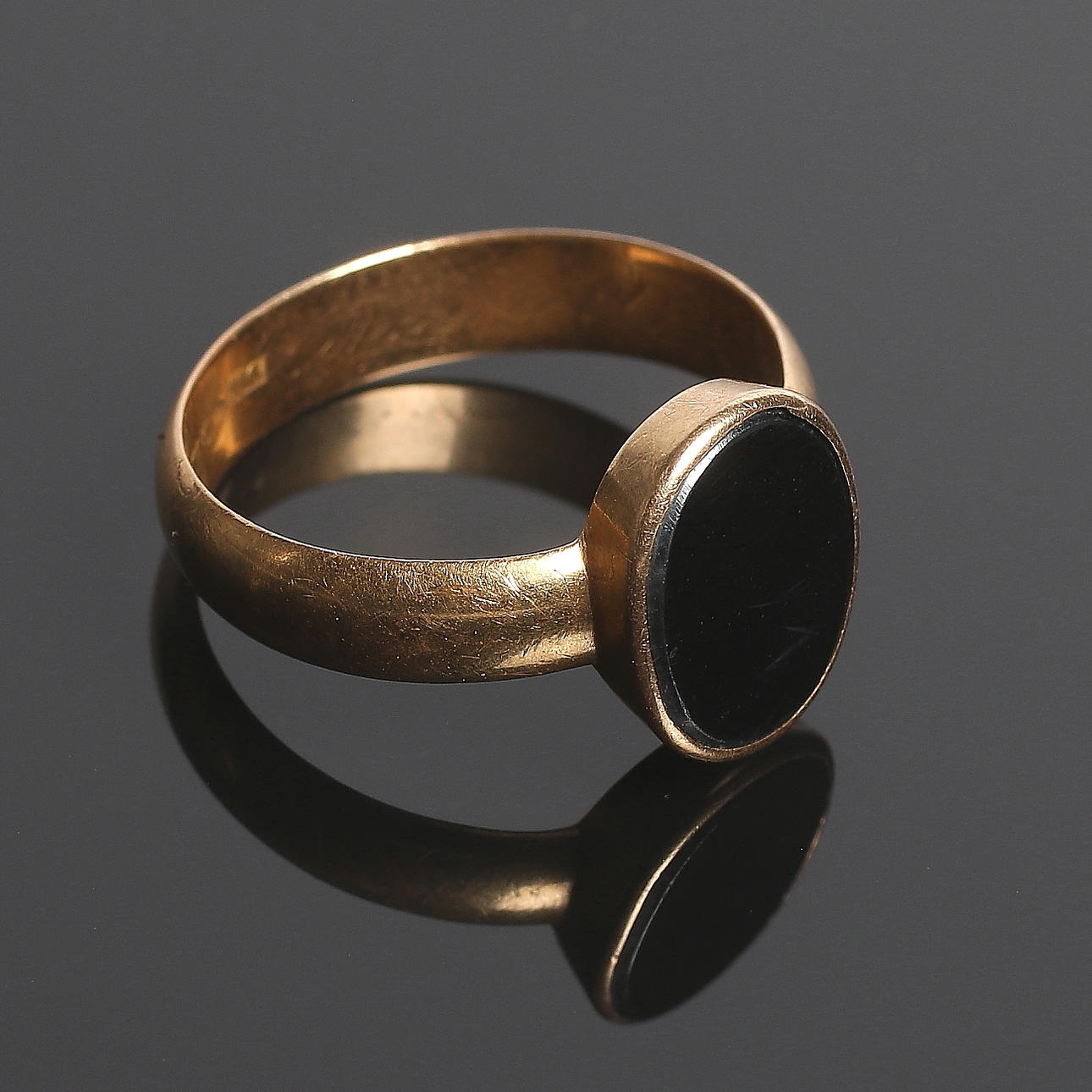 KLACKRING, 20k guld samt sten, Karl Fredrik Andersson, Sollefteå. 1888. Bruttovikt 9 gram.