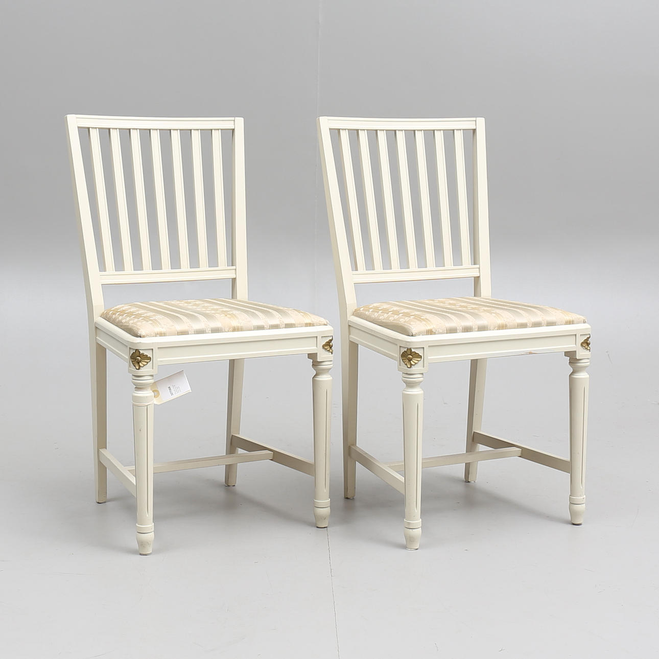 STOLAR, ett par, gustaviansk stil, 1900-talets andra hälft.