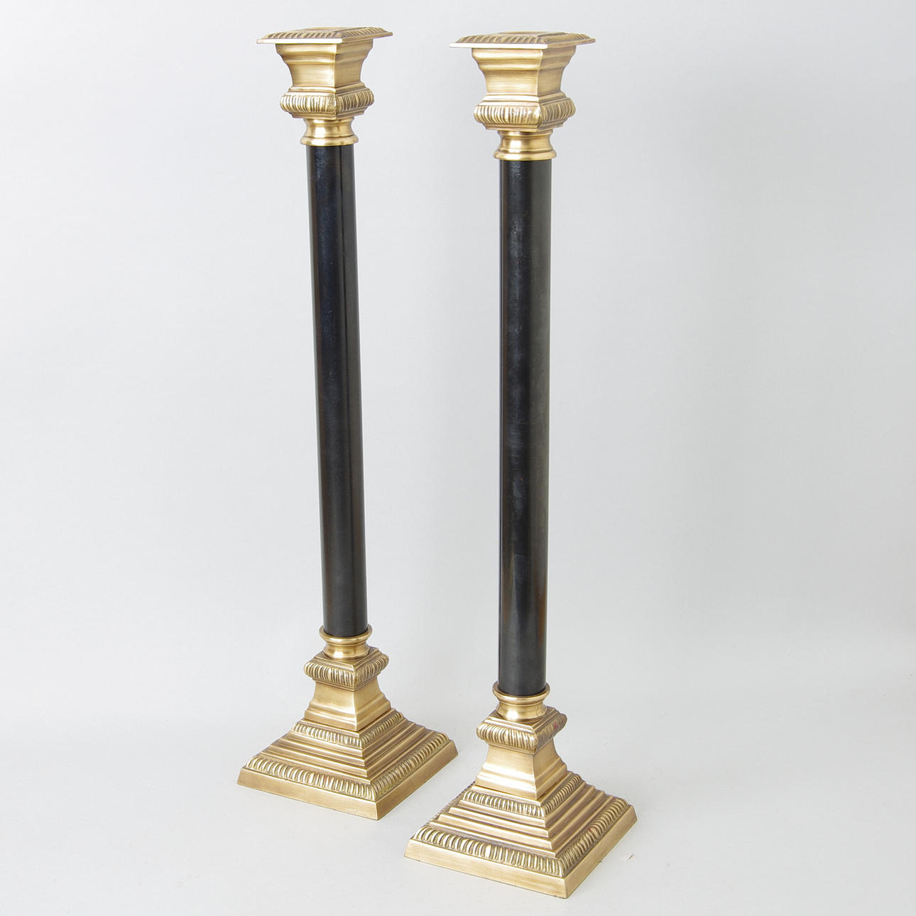 LJUSSTAKAR, 1 par, mässing/målad metall, 1900/2000-tal.