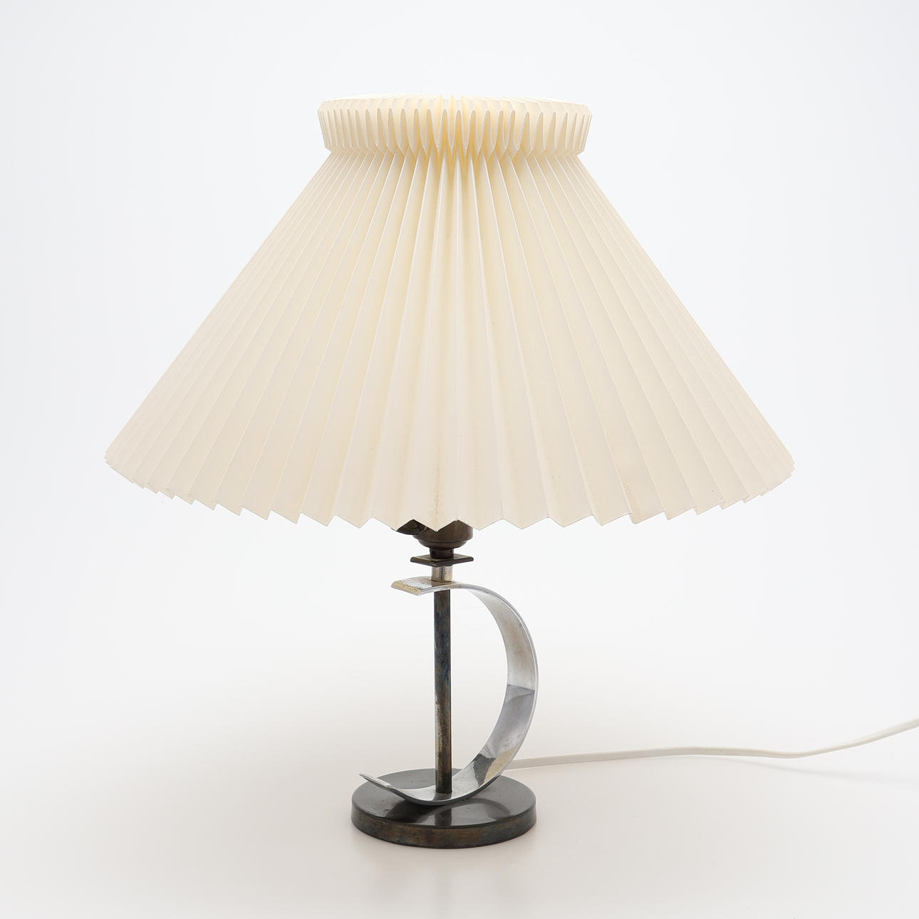 TISCHLAMPE IM ART-DECO-STIL.