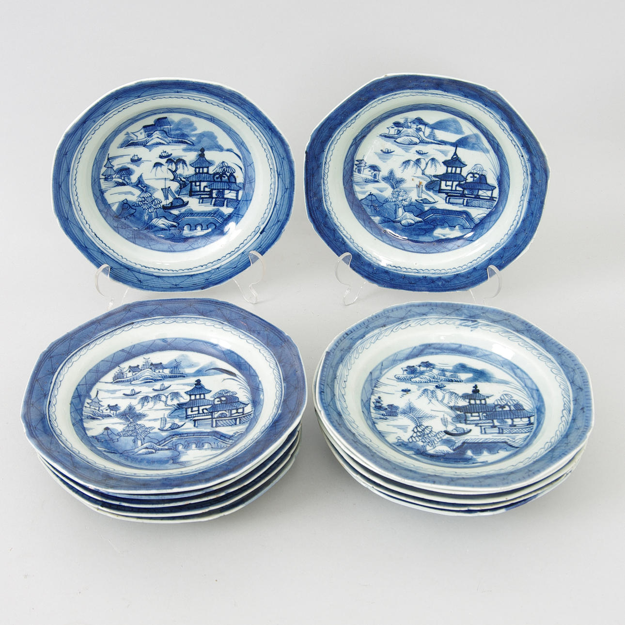 TALLRIKAR, 12 stycken djupa, porslin, Kina, 1700/1800-tal.