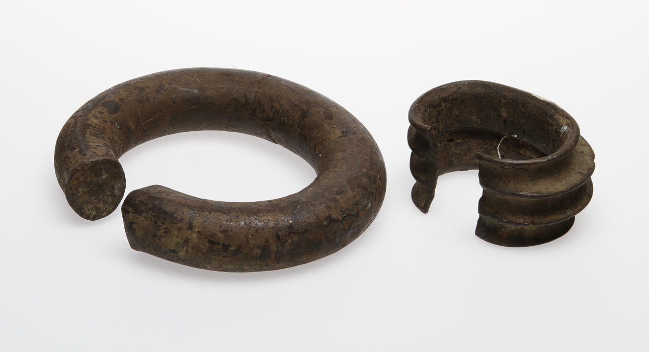 BRONS. 2 delar, Afrika.