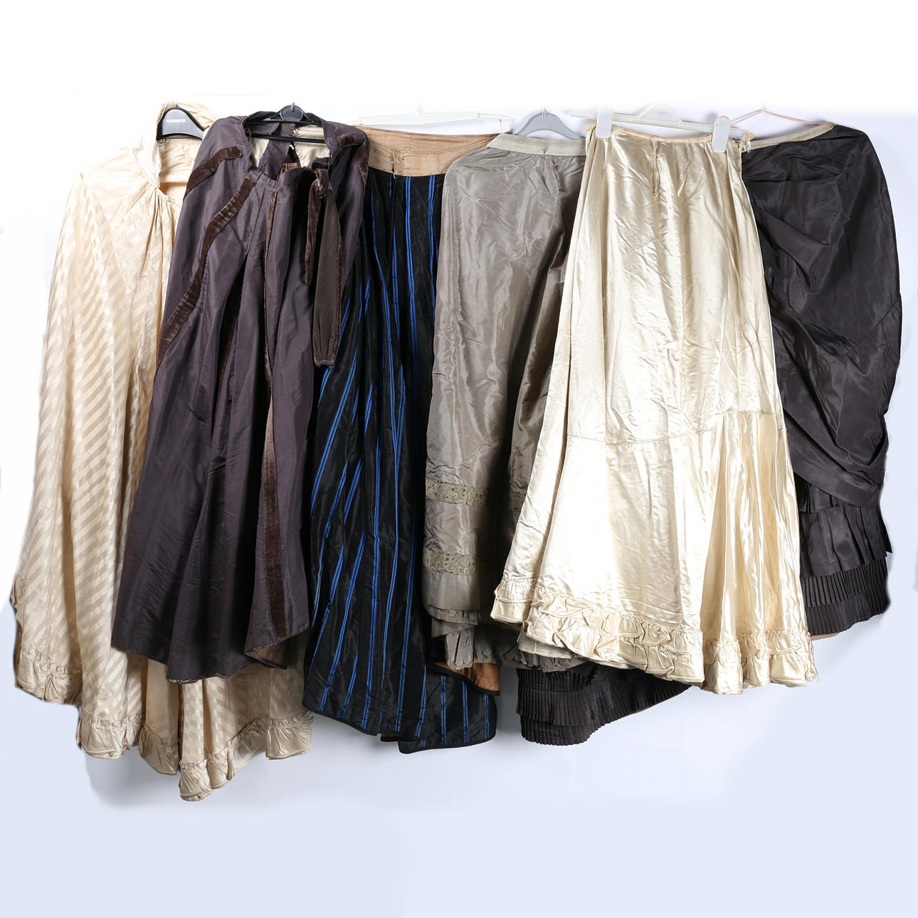 SEKS VICTORIANSKE SILKE NEDERDELE.