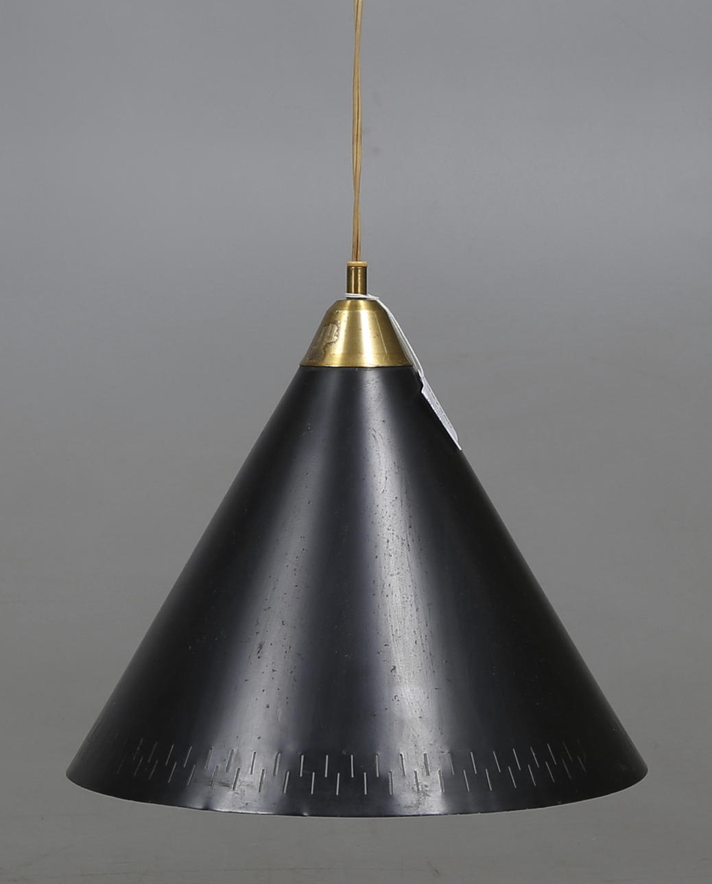 TAKLAMPA, metall. 1900-talets andra hälft. Total höjd ca. 130 cm.