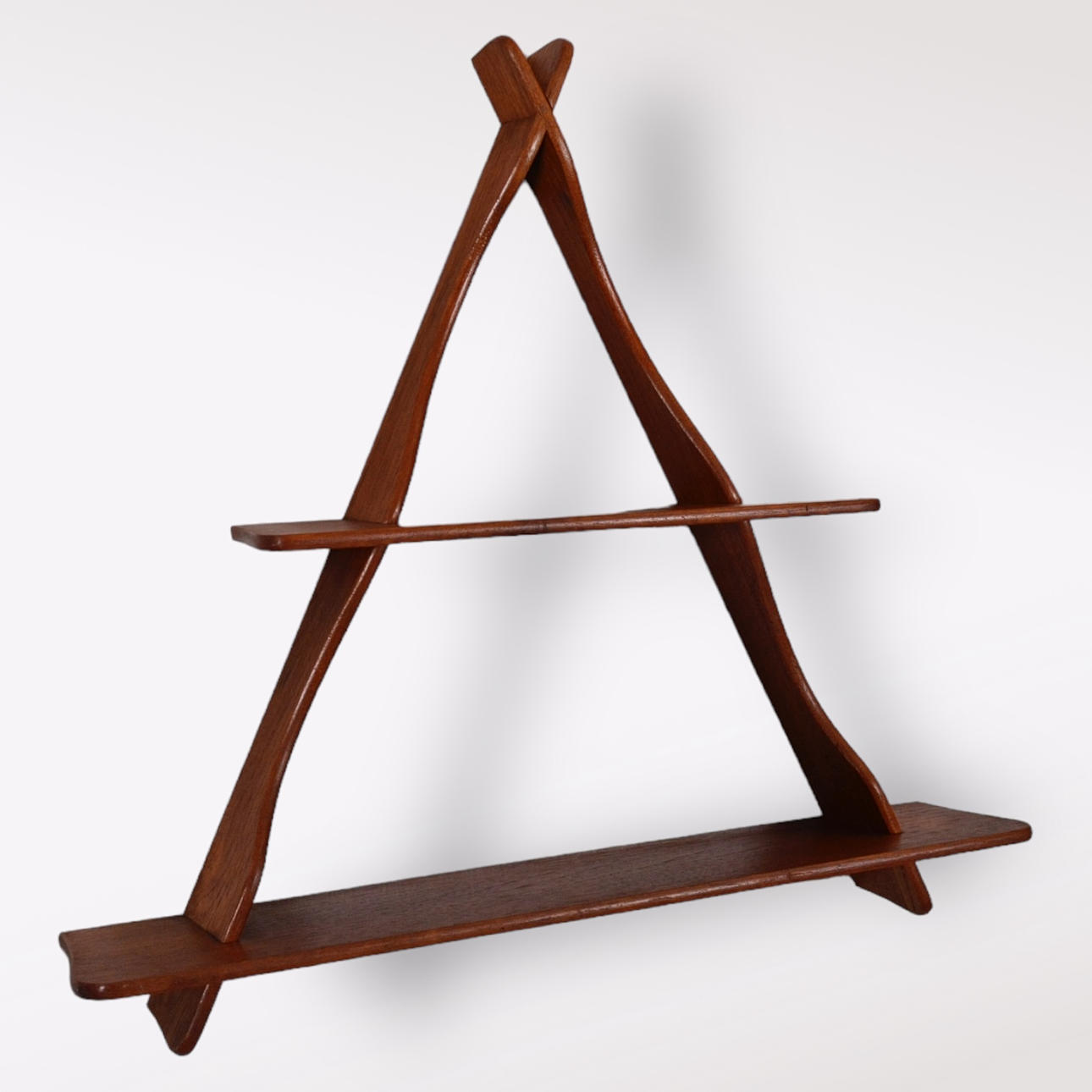 PEDER MOOS. Væghylde, teak, Amager, Danmark.