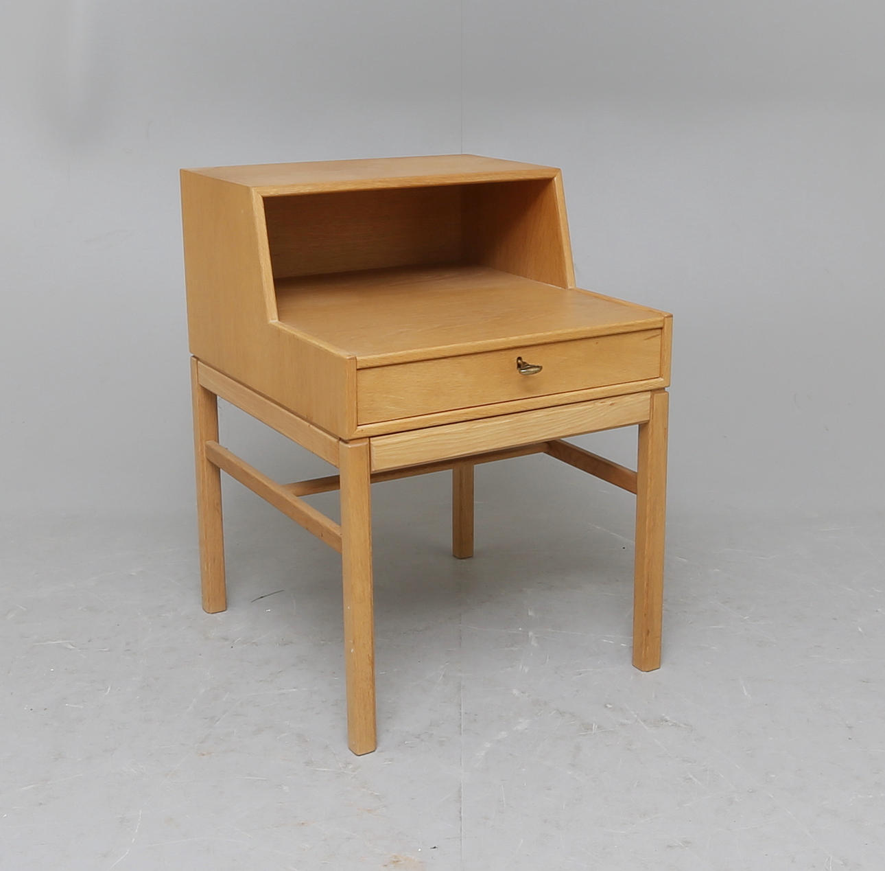 SÄNGBORD, "Casino", Bra Bohag, design Engström och Myrstrand för Tingströms, 1900-tal.