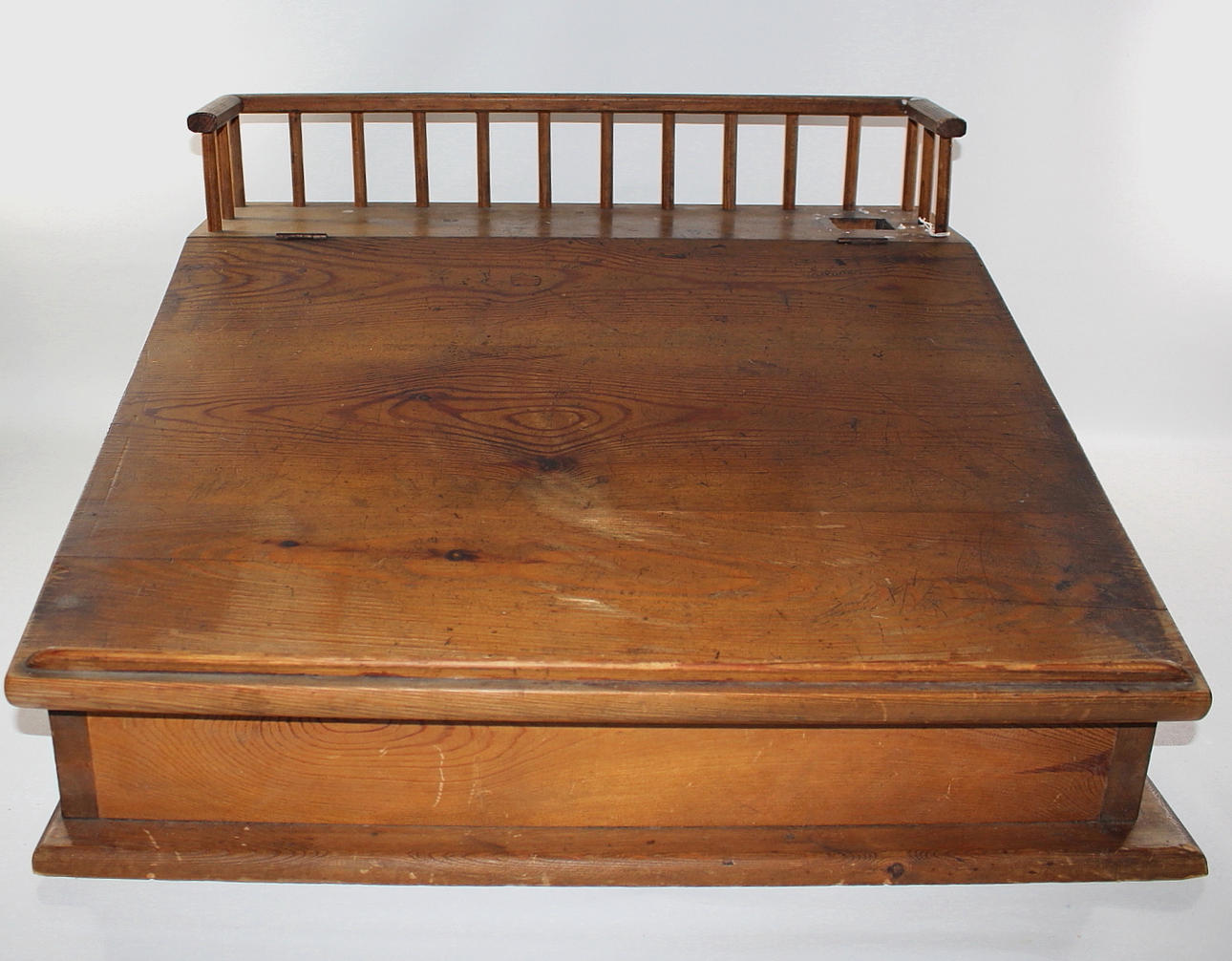 SKRIVPULPET, trä, allmoge 1900- tal.