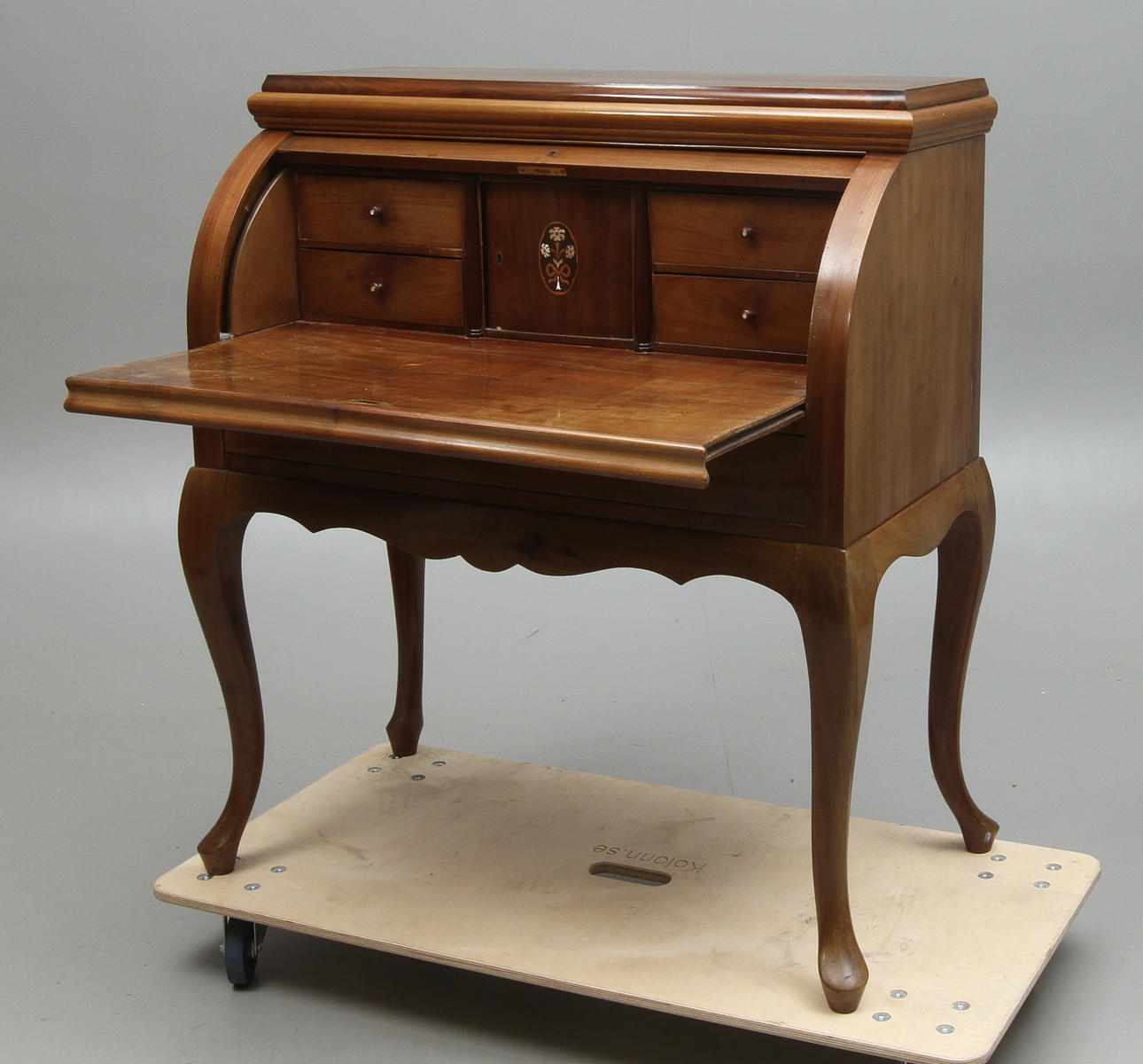 RULLKLAFFSEKRETÄR, rokokostil, 1900-tal.