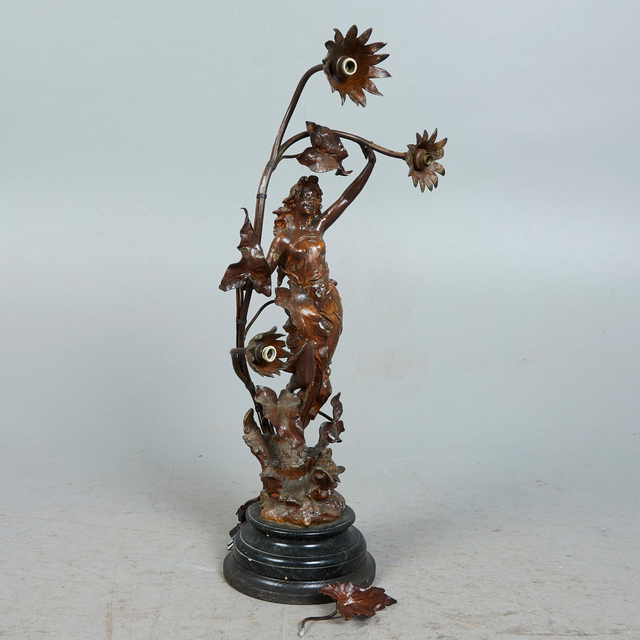 Stehlampe / Figur, Art Déco, Bronze, Marmor.