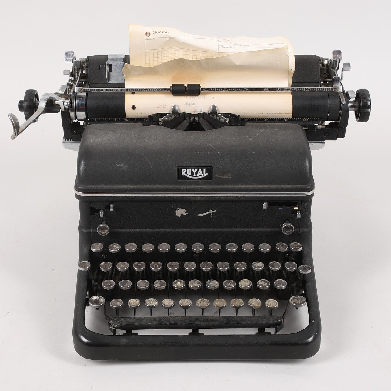 Eine königliche Schreibmaschine, erste Hälfte des 20. Jahrhunderts.