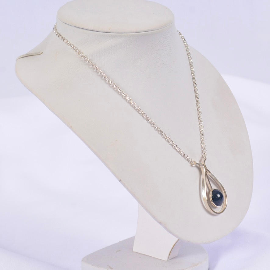 A silver necklace with stone, Viktor Jansson, 1959.