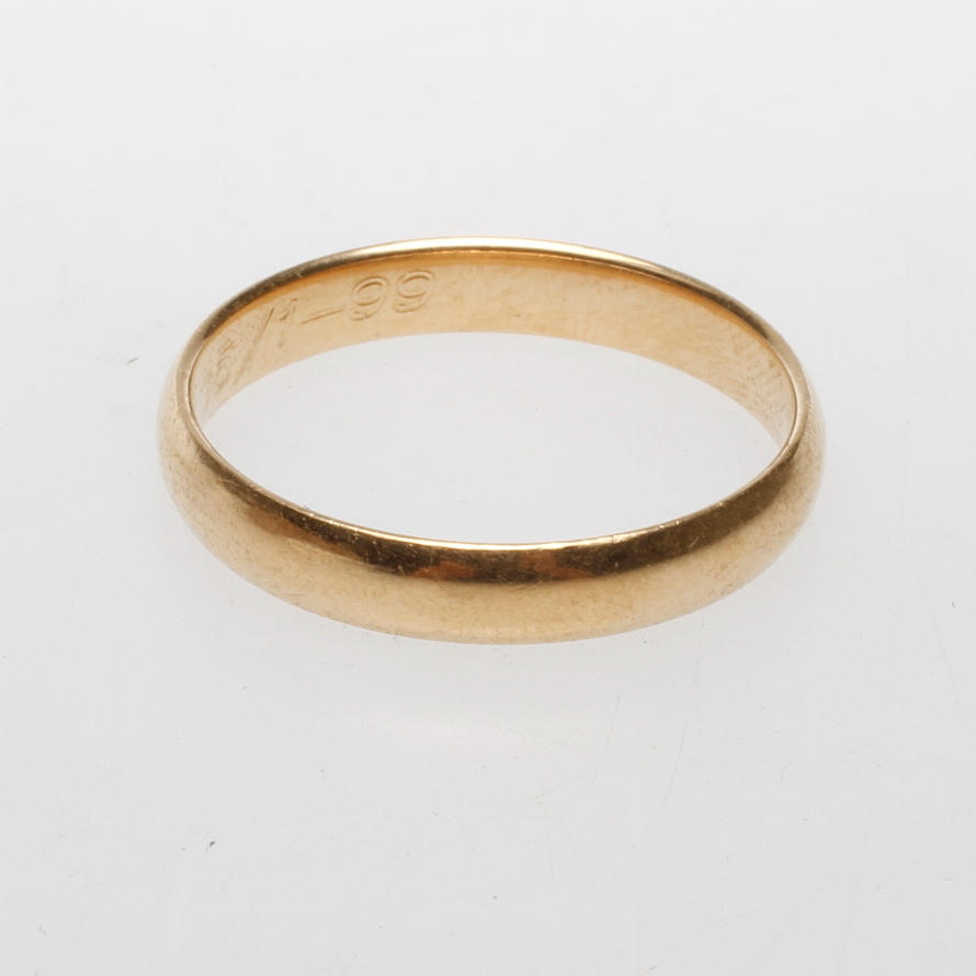 RING, 18k guld, vikt ca 4,8 gr.