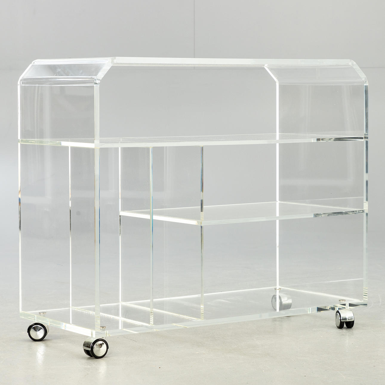 Acrylglas Phonowagen / Regal auf Rollen.