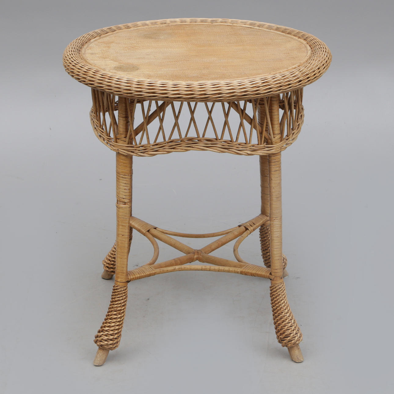 MESA DE MIMBRE, siglo XX.