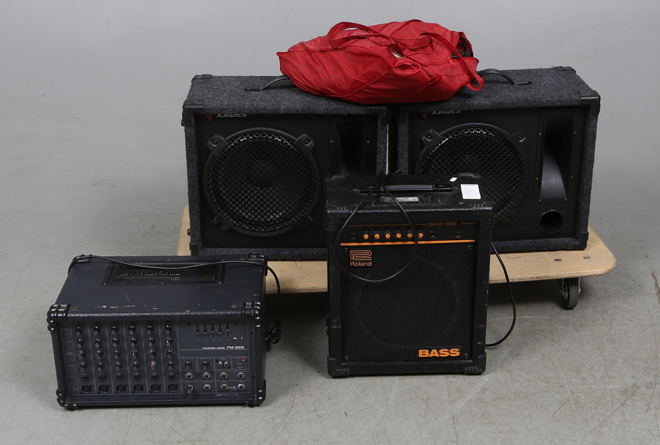 MIXER, HÖGTALARE samt BASLÅDA, 4 delar, Samick, Roland samt Powered mixer.