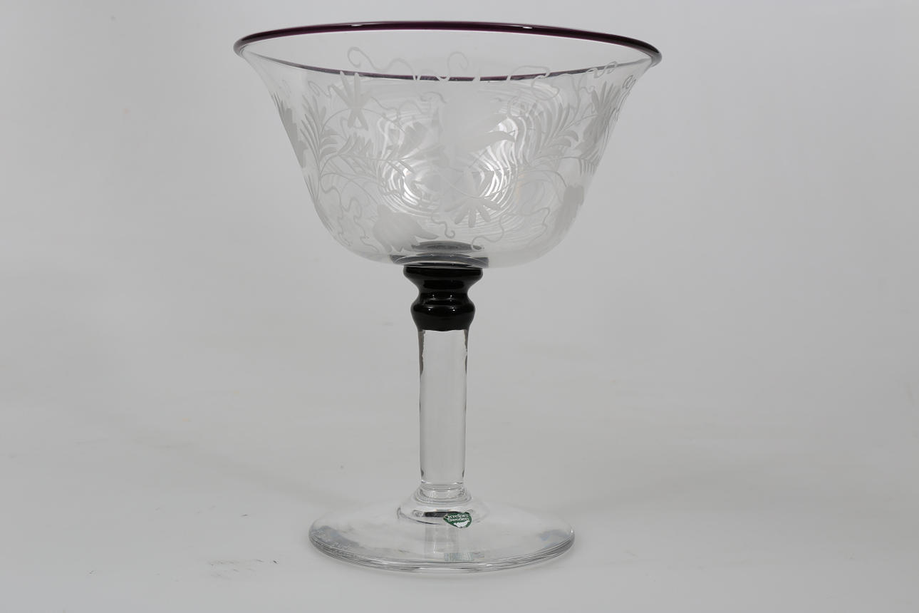 EVA ENGLUND. Skål på hög fot, Orrefors, Expo 1679-76, signerad.