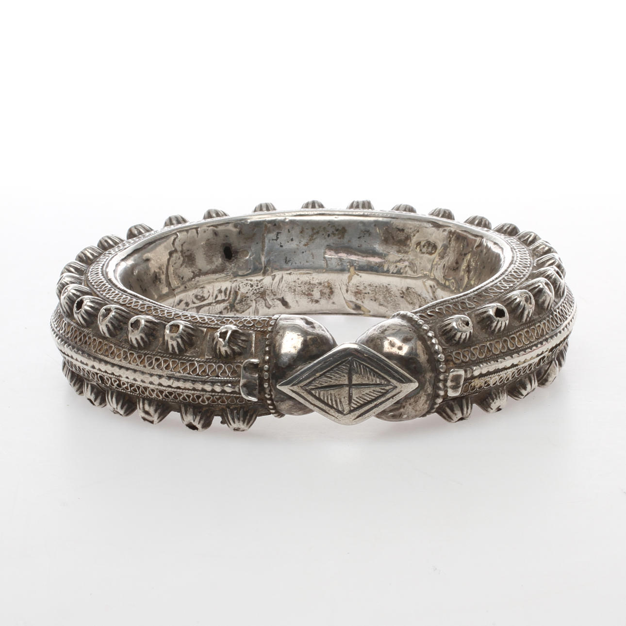 ARMBAND, silver, orientaliskt, troligen 1900-tal.