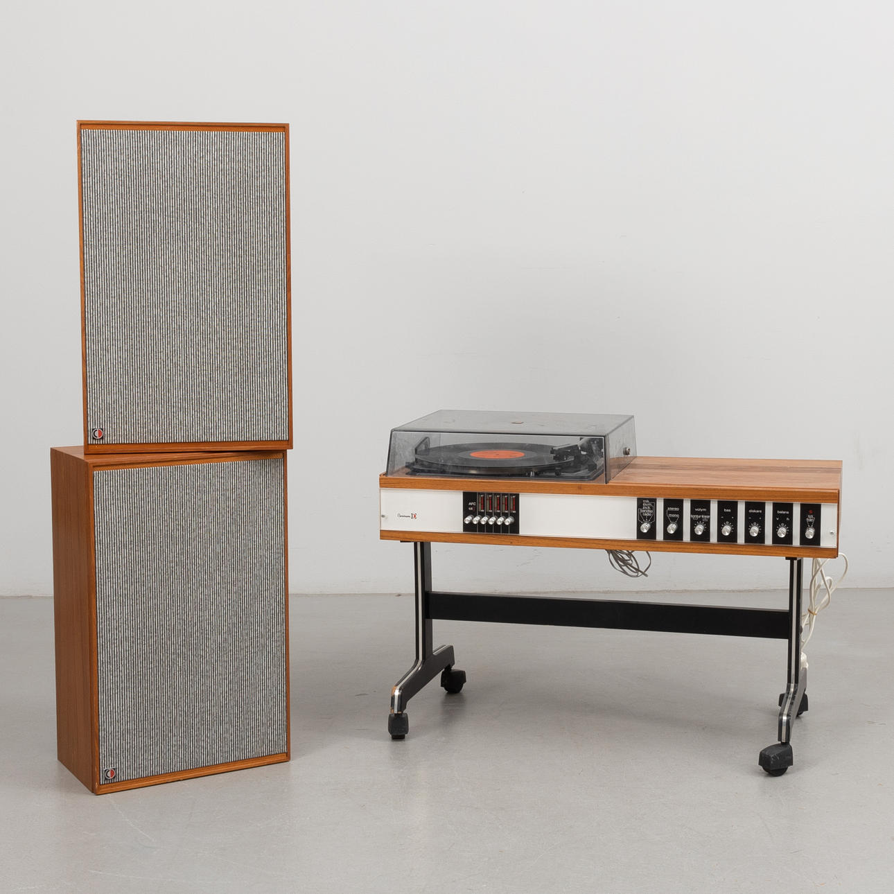 3-piece music system, turntable Dual 1015, and speakers Type N 1063 A, Centrum Dual. 1960s/70s.