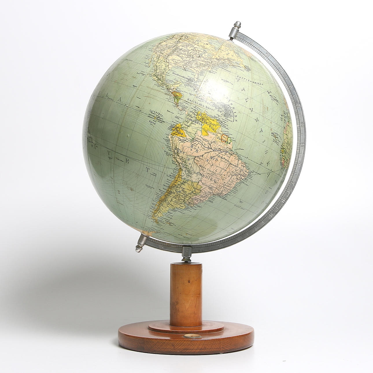 JORDGLOB på träfot, "Columbus Jordglob", Edwin Hammar, Stockholm. 1900-talets första del.