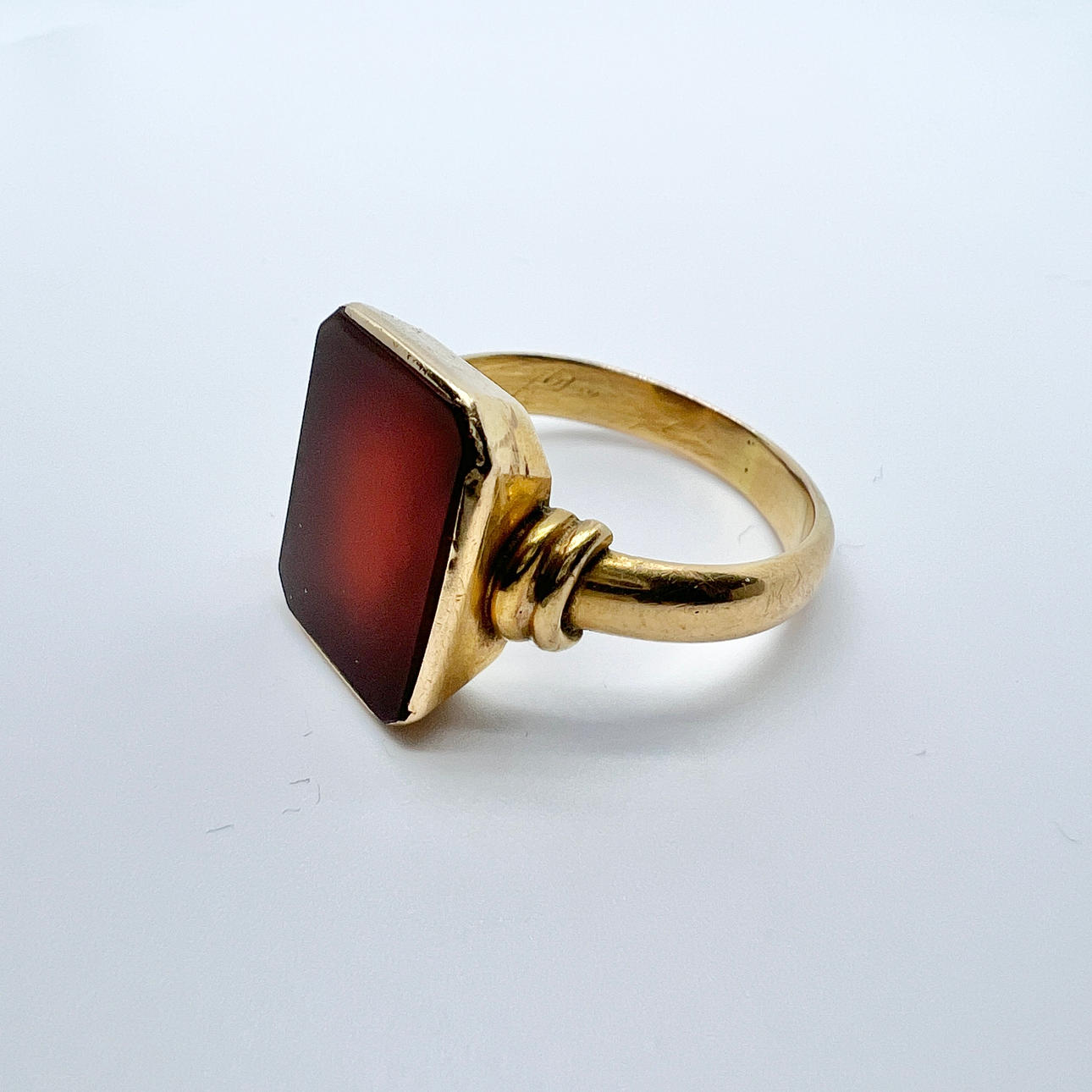 Heel/Signet Ring. 18k Gold Carnelian.