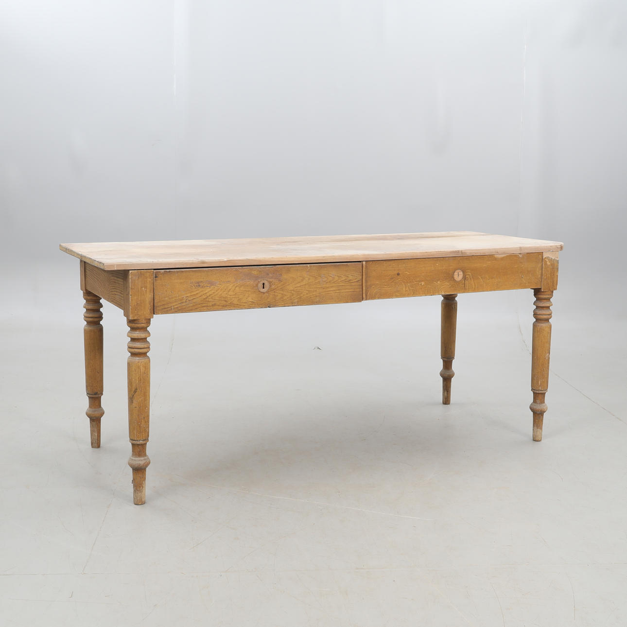 SPISEBORD, to skuffer.