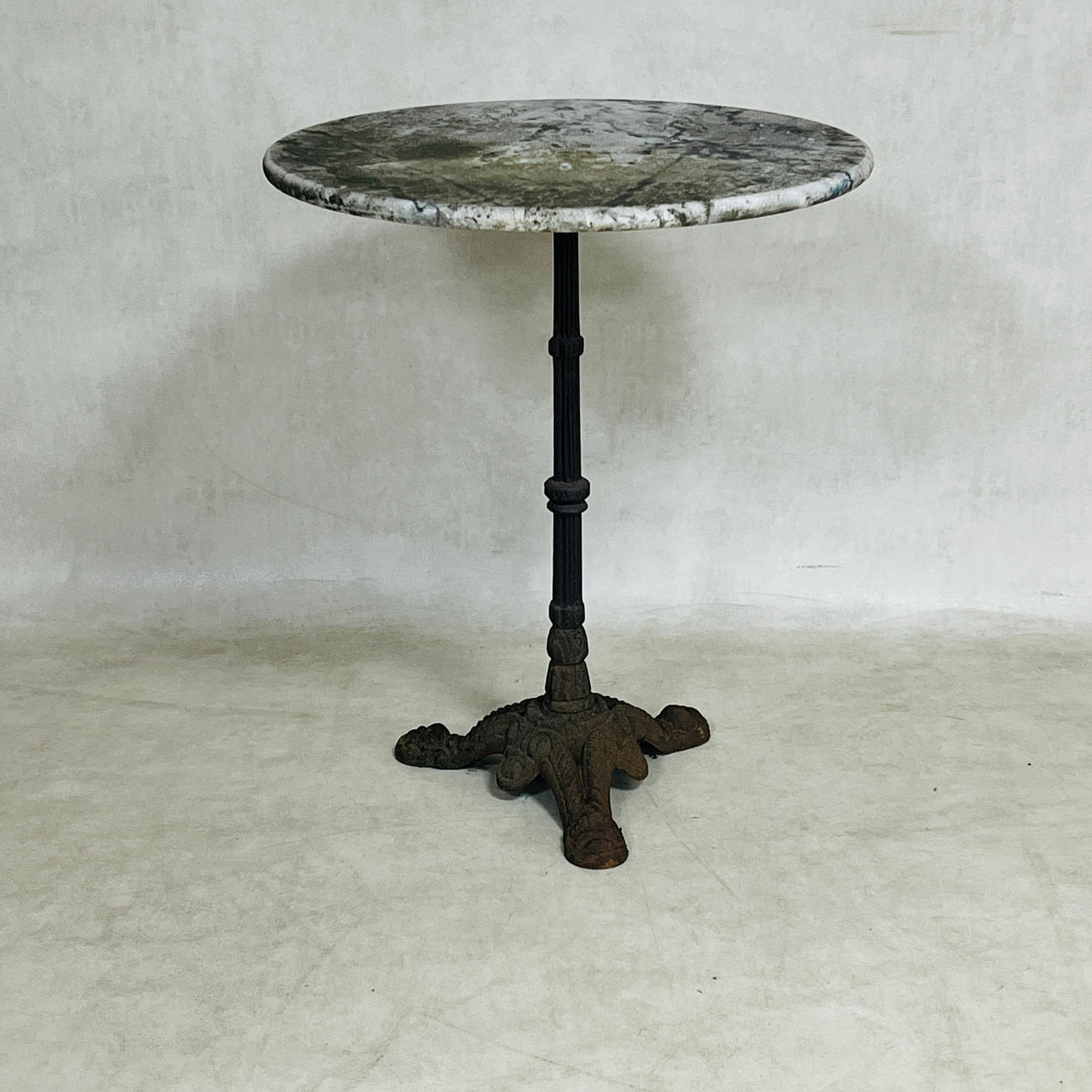 CAFÉBORD, støbejern med stenplade, 20. århundrede.