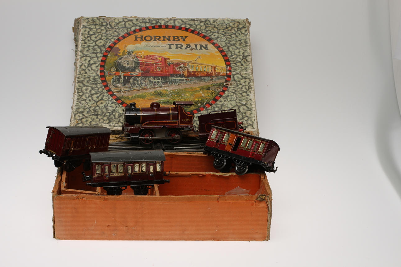 HORNBY skala 0 ENGLAND Tågsats urverkslok passenger set No 1 i originalkartong.