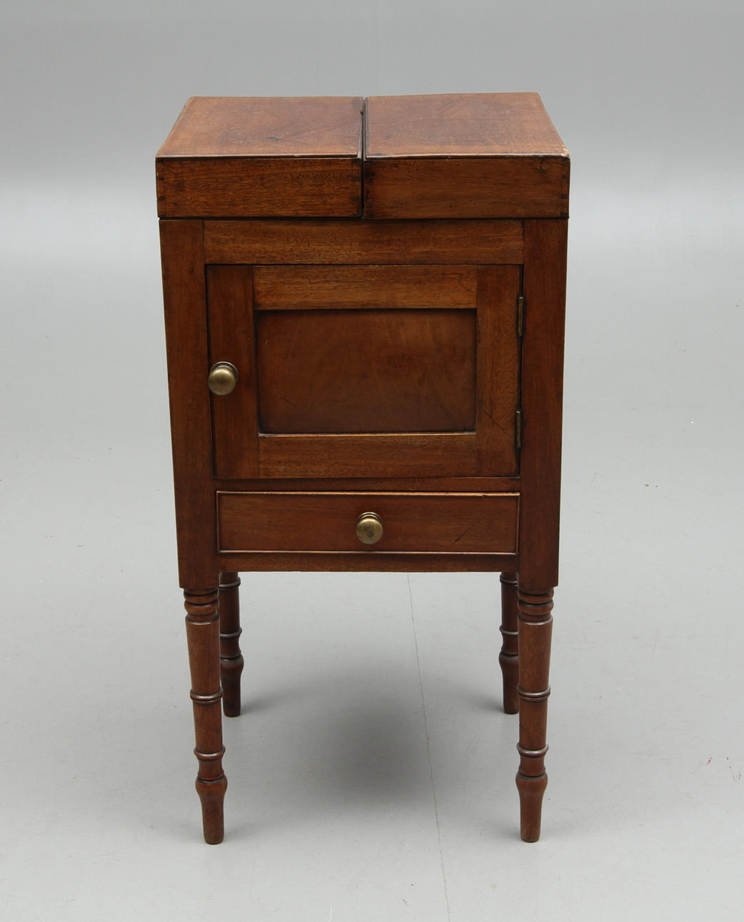 KOMMOD, England, 1800-tal.