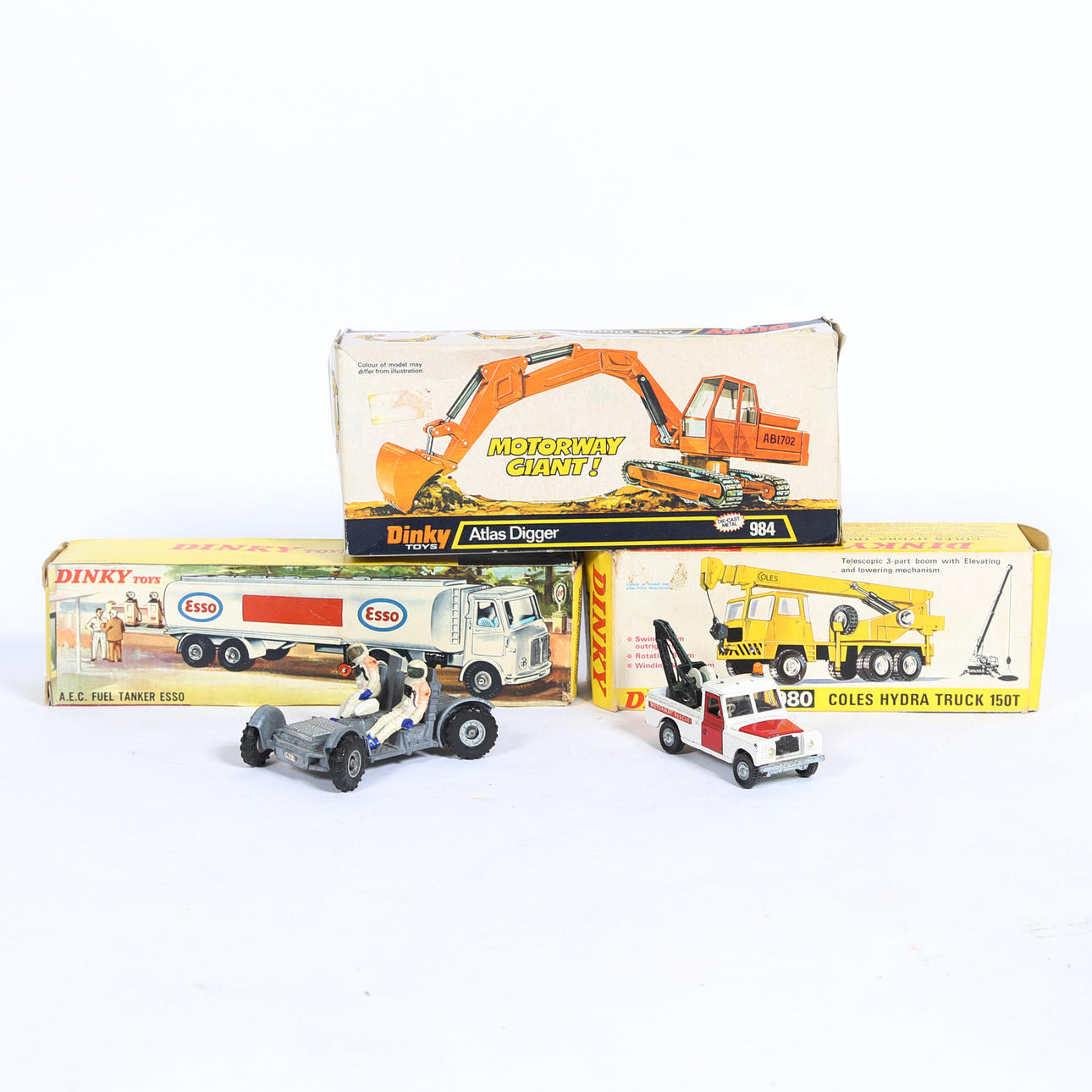 SMÅ LEKSAKER. EN SAMLING MESTADELS BOXADE MODELLER.