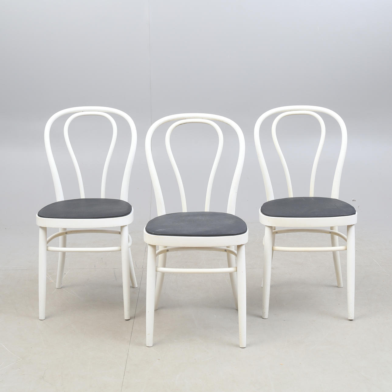 CAFÉ-STÜHLE. 3 Stück, TACKE, Deutschland.