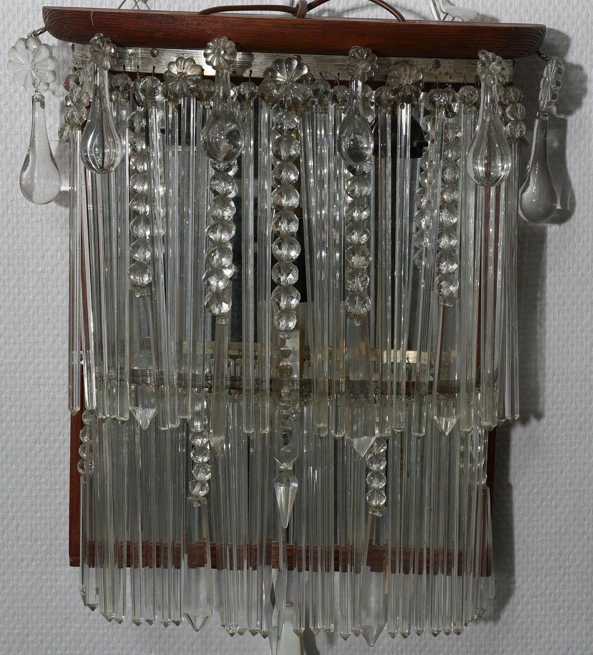 LAMPETT MED PRISMOR, spegelglas, 1900-talets första hälft.