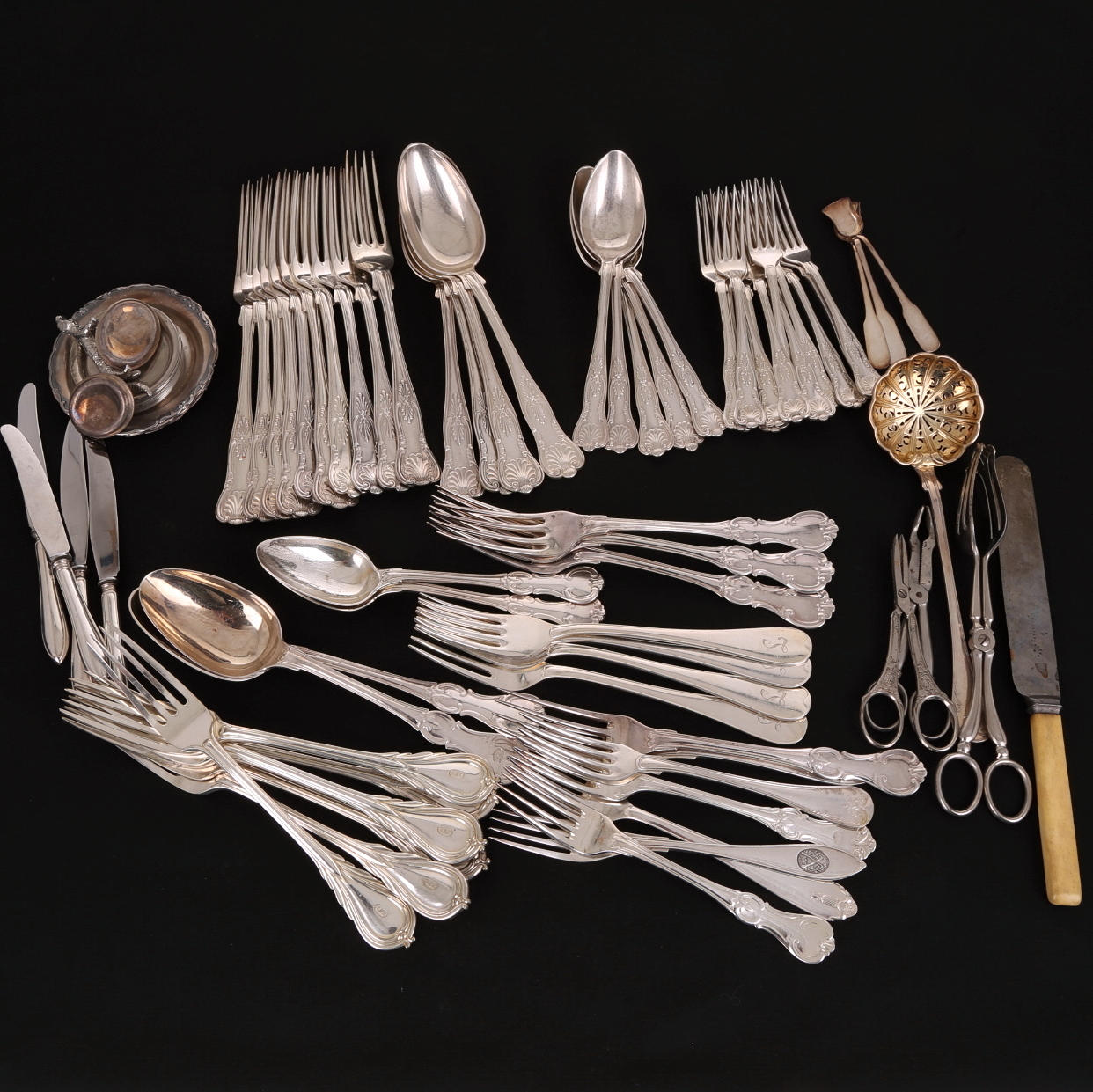 BESTICK, nysilver, "Engelsk snäck" 31 delar + parti diverse bestick, bl a "Olga", Gammelfransk" 36 delar + diverse.