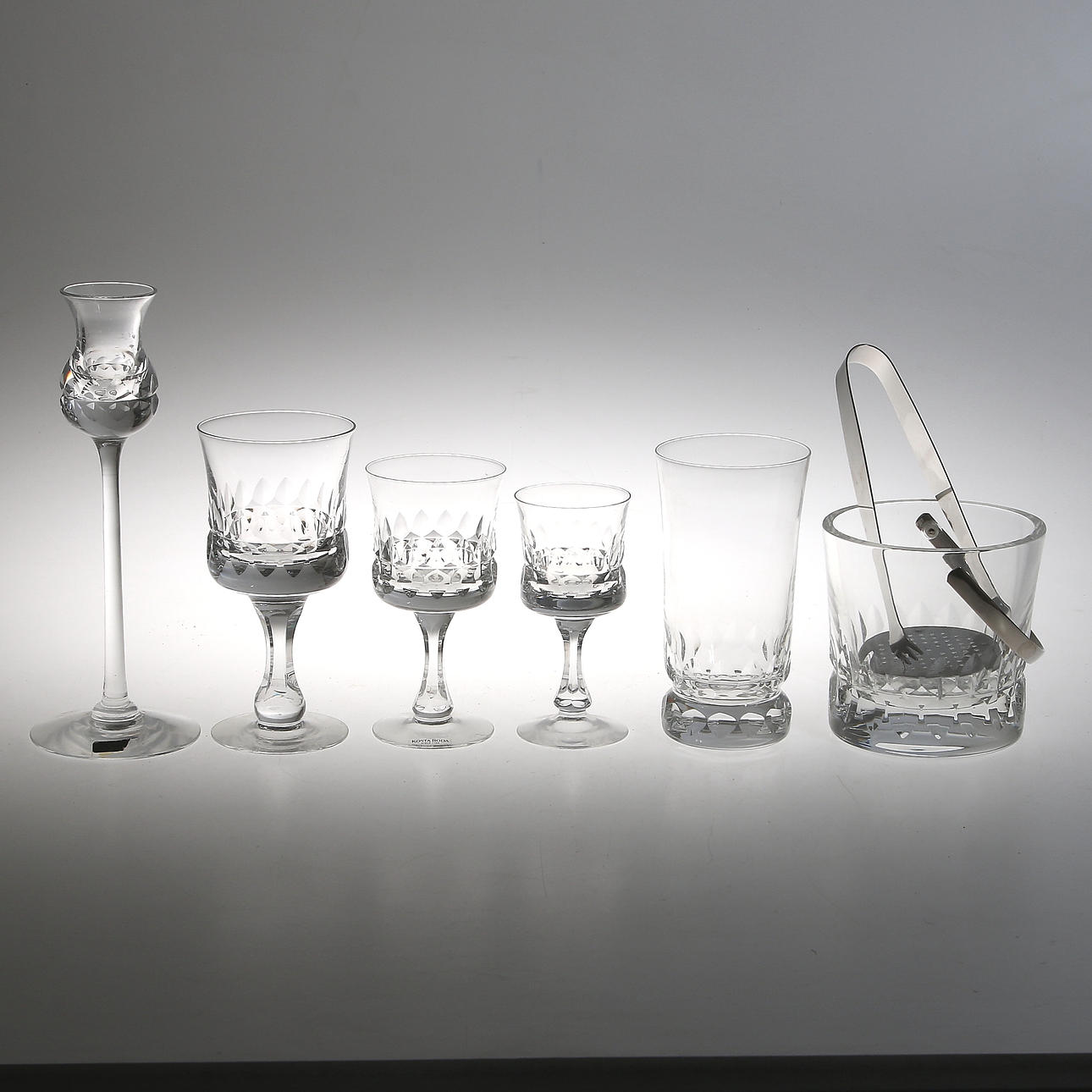 GLASSERVIS, 24 delar, "Prince", Göran Wärff, Kosta Glasbruk. 1900-tal.