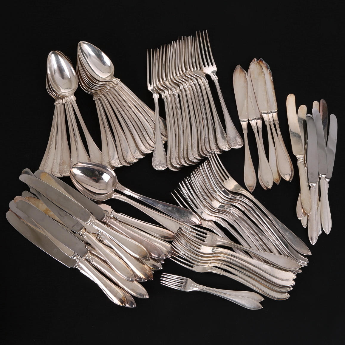 BESTICK nysilver, 79 delar varav 32 st "Gammalfransk".