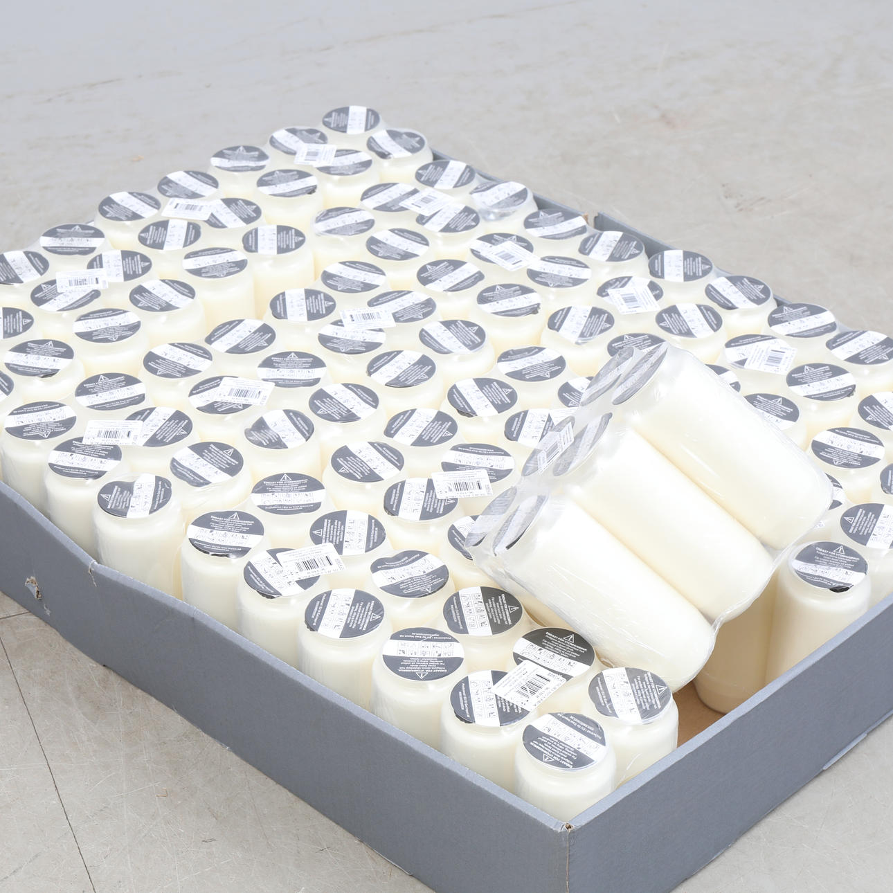 GRAVE CANDLE. 108 pcs. 18 pcs 6-pack.
