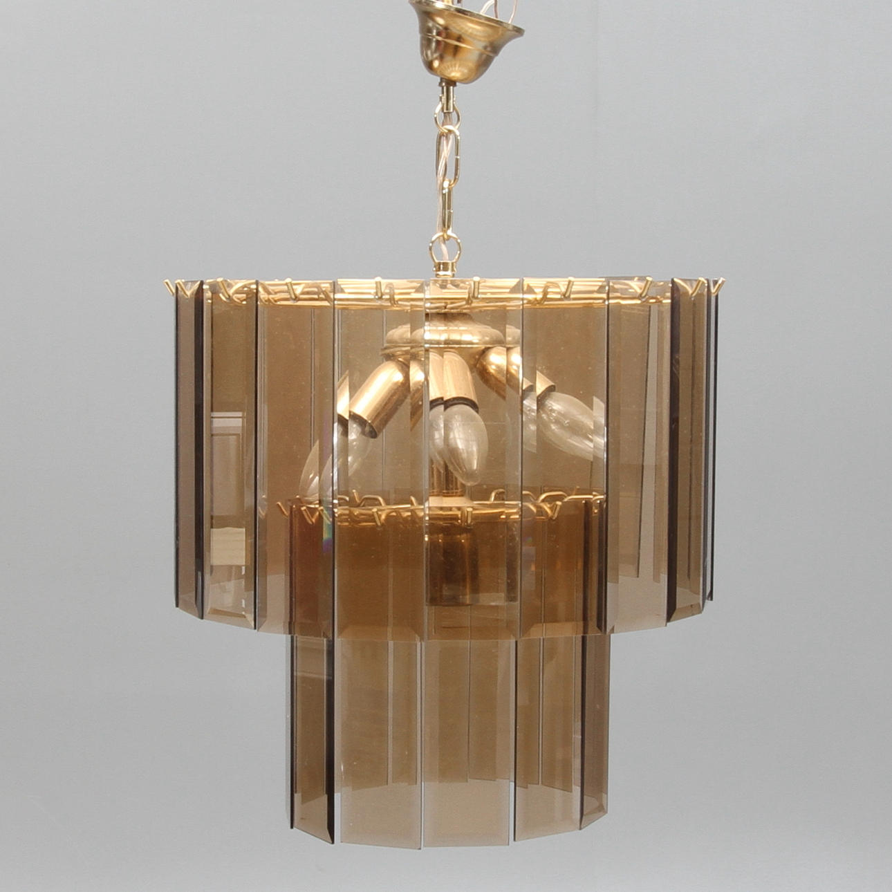 TAKALMPA behängd med prismor, 1900-talets andra hälft.