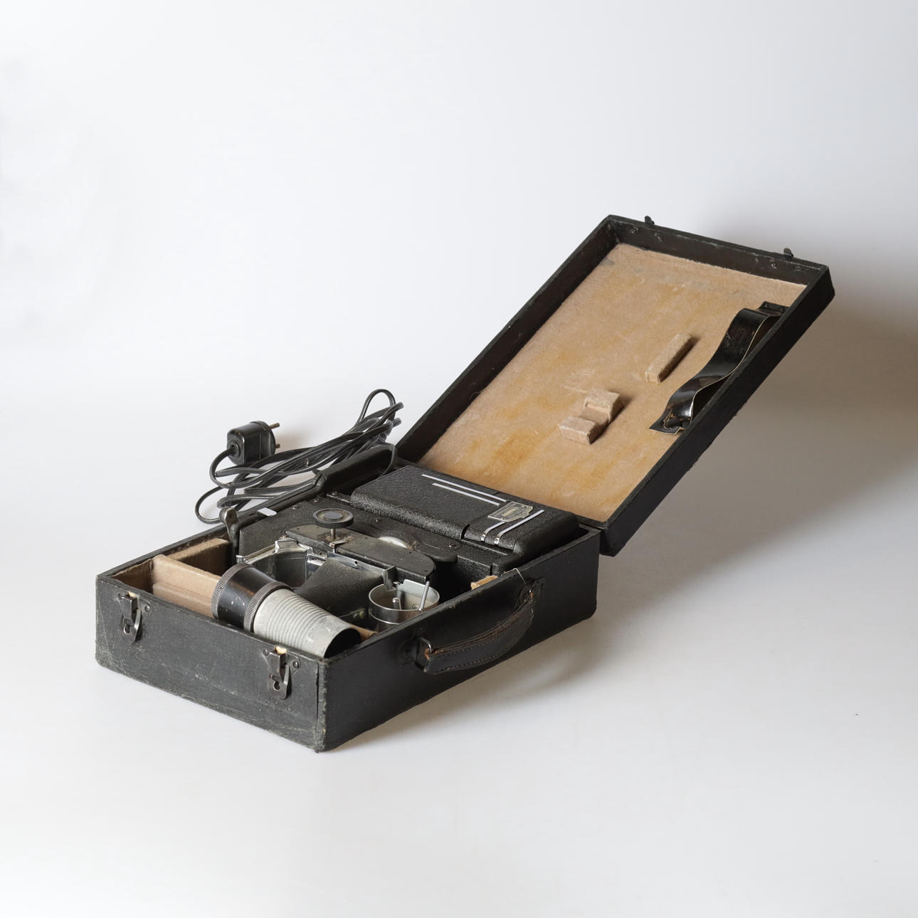 A “Tri-Purpose Projector”, model AAA, Society for Visual Education Inc., Chicago, 1940s/50s.