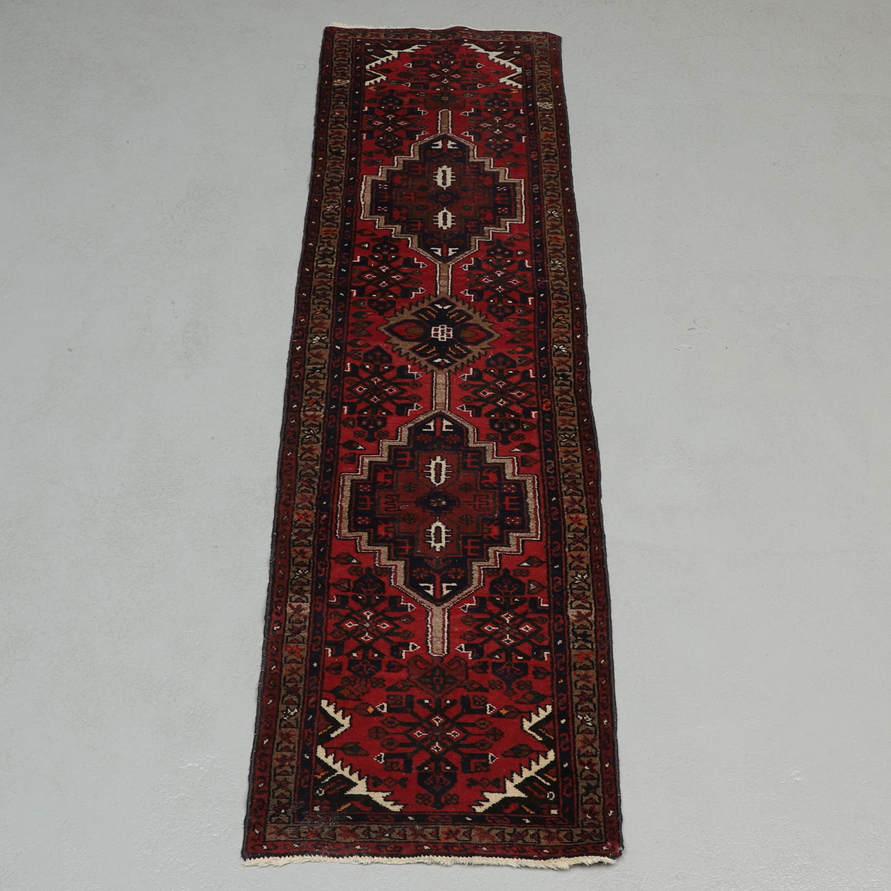 GALLERY CARPET, “Khamse”, IKEA Orient, approx. 287x75 cm.