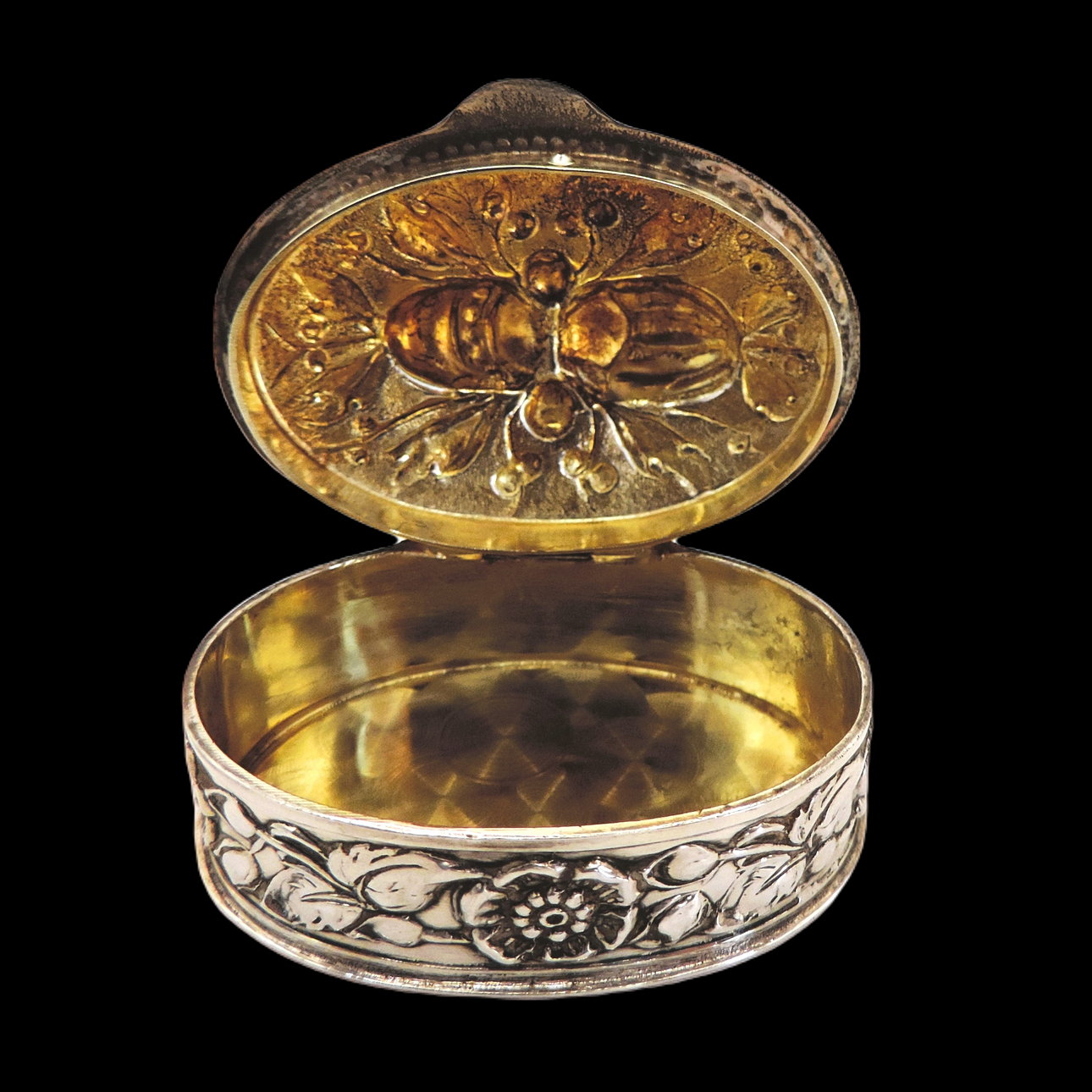 SWEDISH SOLID SILVER DECORATIVE PILL BOX HALLMARK DATE 1912.