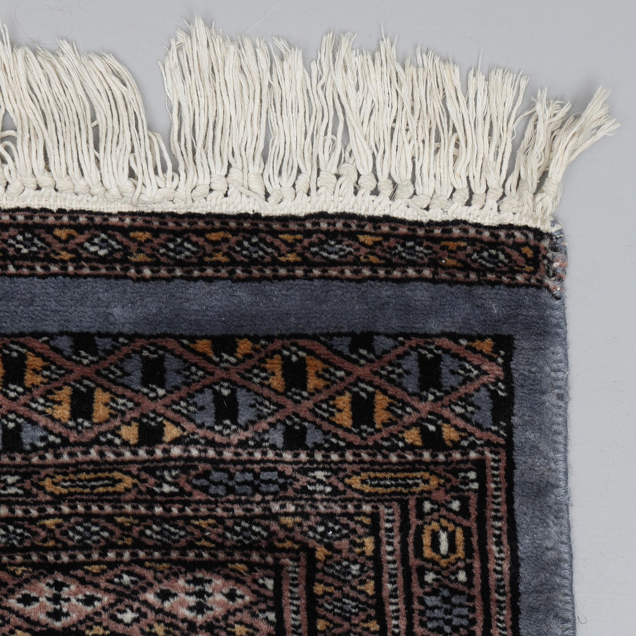 MATTA, Pakistan. Mattor & Textil - Mattor - Auctionet