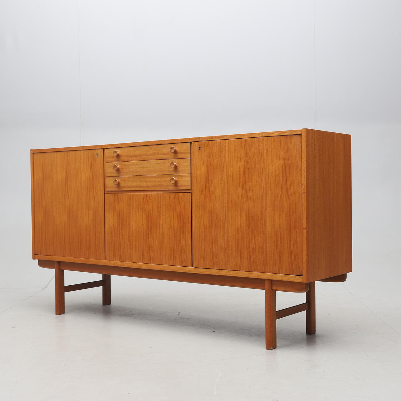 SKÆNK, teaktræ. 1960'erne.