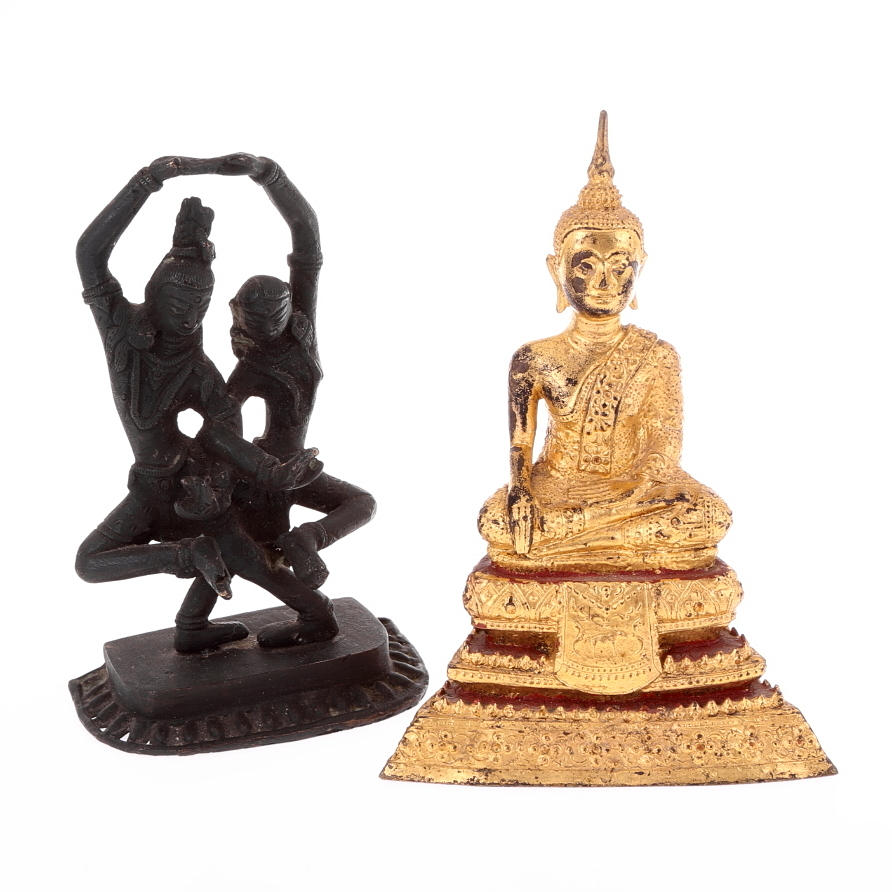 SKULPTURER 2 st, troligen Indonesien, patinerad brons samt guldfärgad metall.