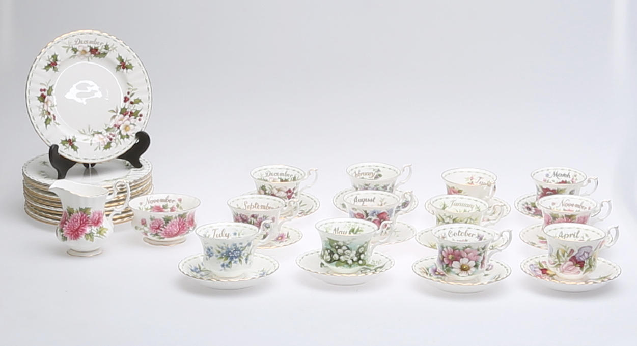 KAFFESERVIS samt SKEDAR, 50 delar, benporslin, "Flower of the month", Royal Albert.